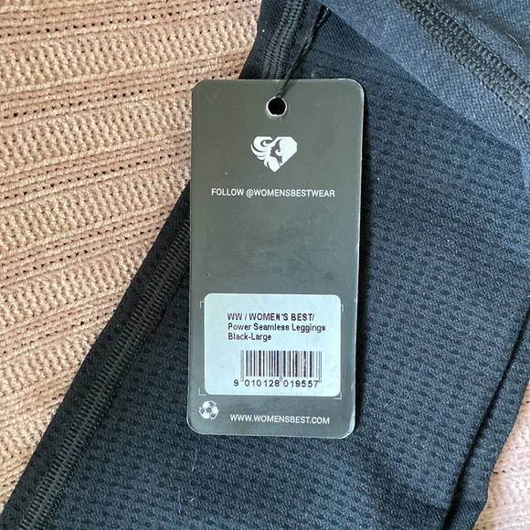 Womens Best Workout Gear ( top M - bottoms L ) - Picture 5 of 6